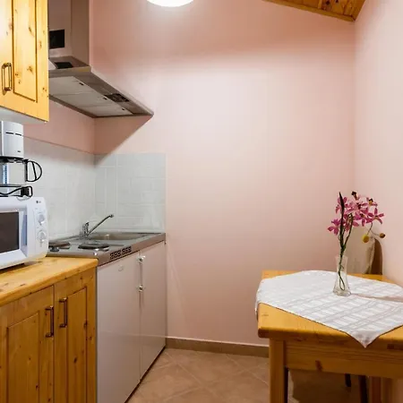 Appartamento Gorgeous In With Wifi Martinski